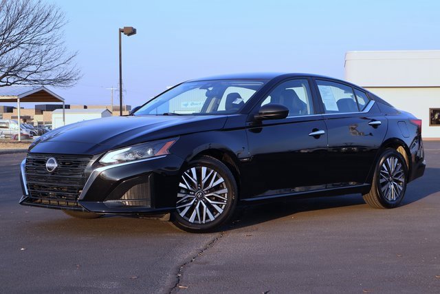 Used 2025 Nissan Altima 2.5 SV image 14