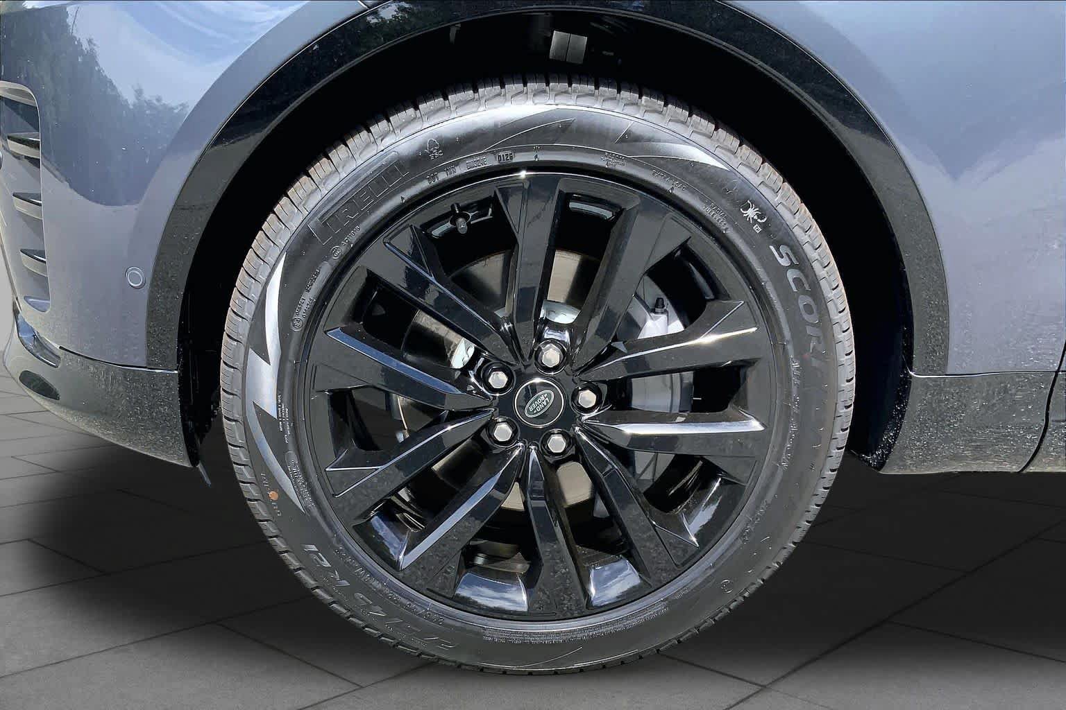 New 2026 Land Rover Discovery Dynamic SE AWD/4WD image 14