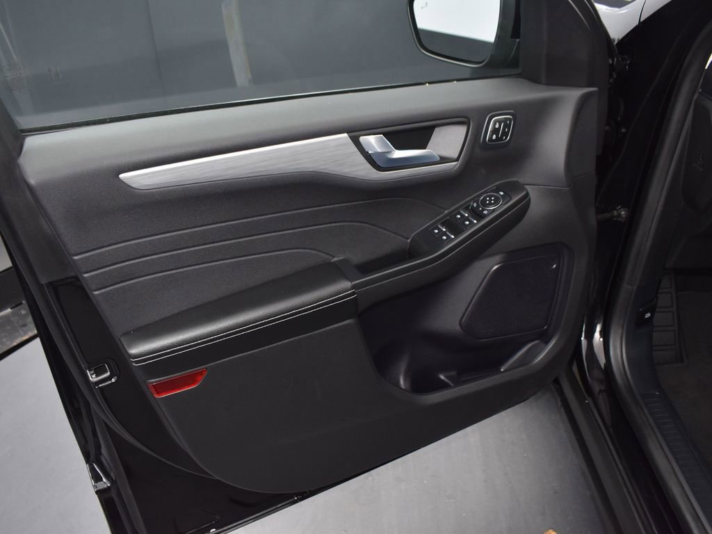 Used 2024 Ford Escape Platinum image 8