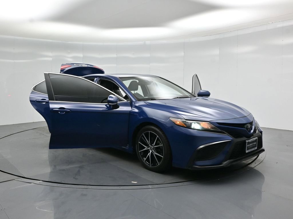 Used 2023 Toyota Camry SE w/ Cold Weather Package image 28