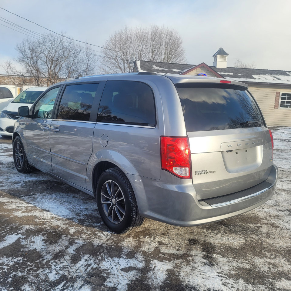 Used 2017 Dodge Grand Caravan SXT image 6