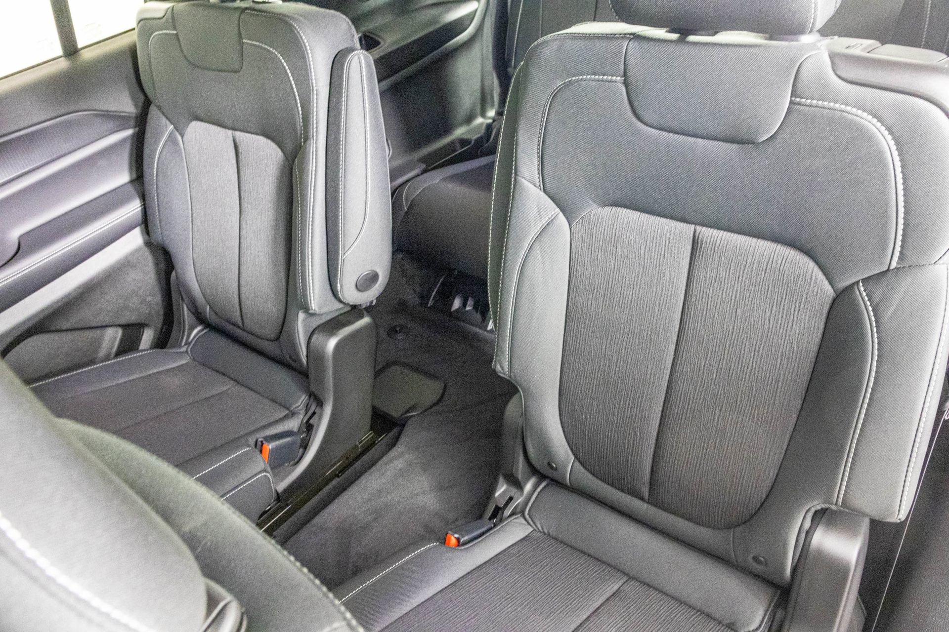 New 2025 Jeep Grand Cherokee L Laredo w/ Luxury Tech Group I image 28