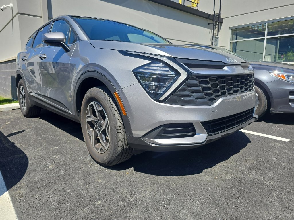 Used 2025 Kia Sportage LX image 2