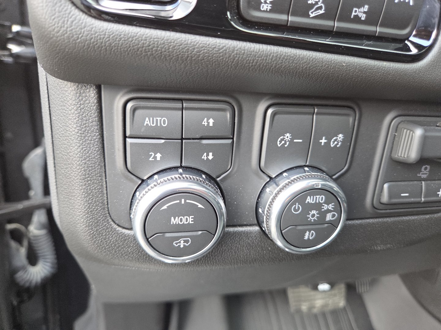 Used 2026 GMC Yukon Denali w/ Denali Reserve Package AWD/4WD image 6