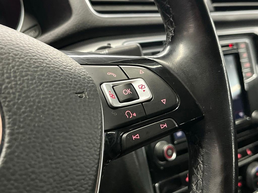 Used 2018 Volkswagen Passat 2.0T R-Line w/ R-Line Lighting Package FWD image 21