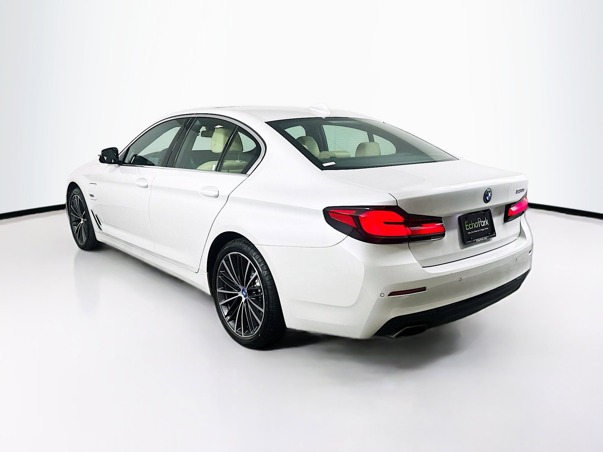 Used 2023 BMW 530e w/ Premium Package RWD image 5