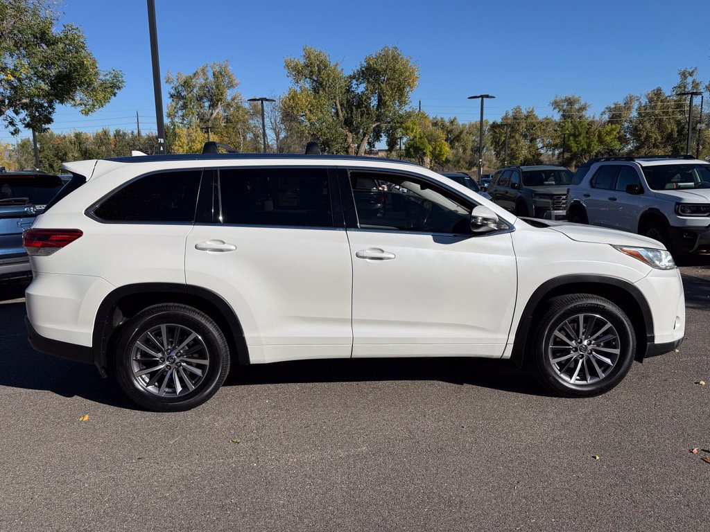 Used 2018 Toyota Highlander XLE AWD/4WD image 3