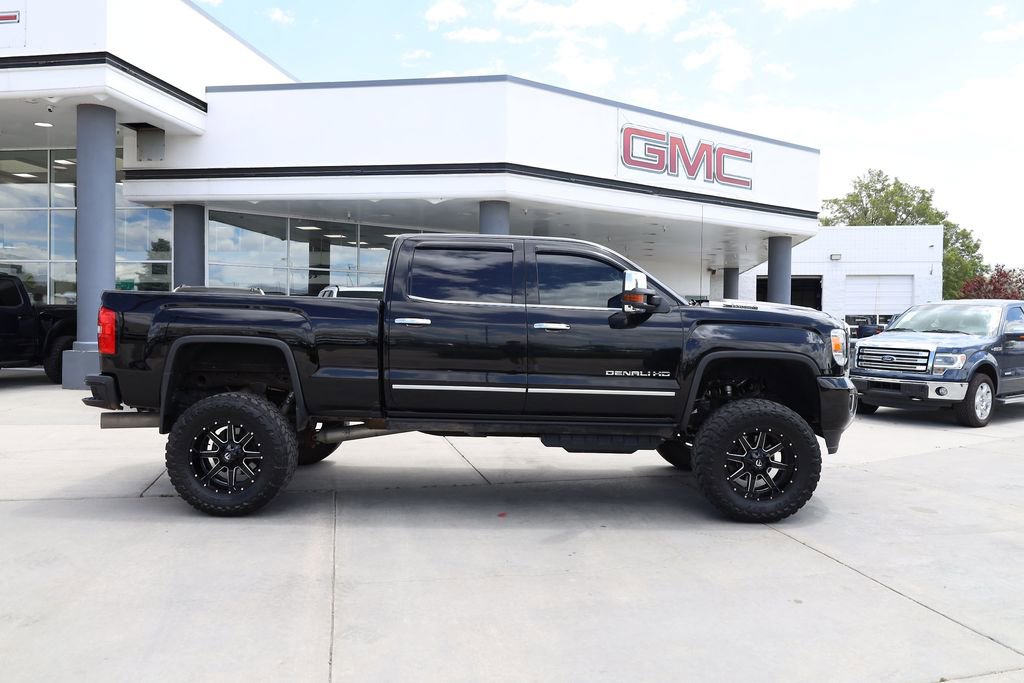 Used 2017 GMC Sierra 2500 Denali w/ Suspension Package, Off-Road AWD/4WD image 7