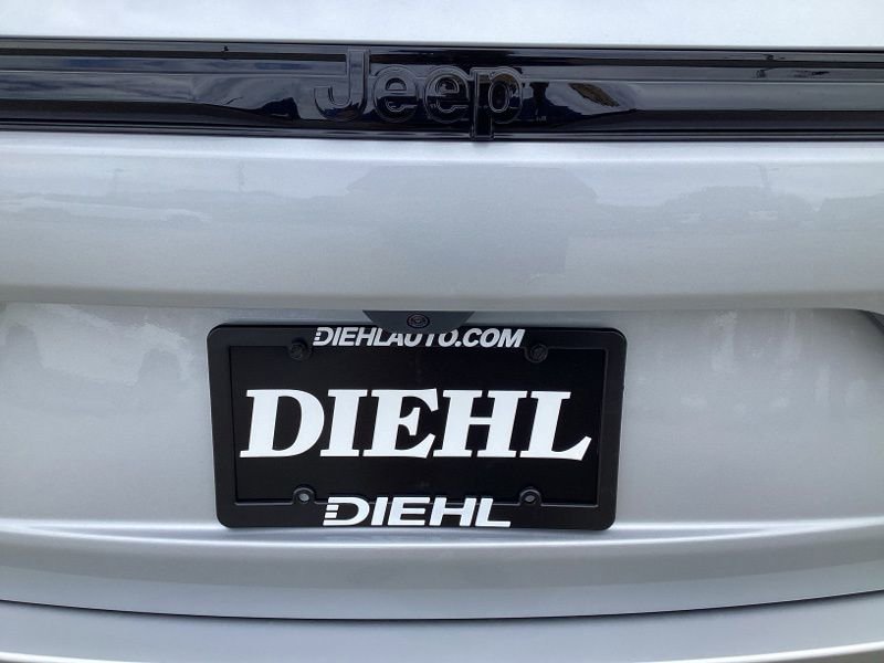 New 2025 Jeep Grand Cherokee Limited w/ Black Appearance Package image 11