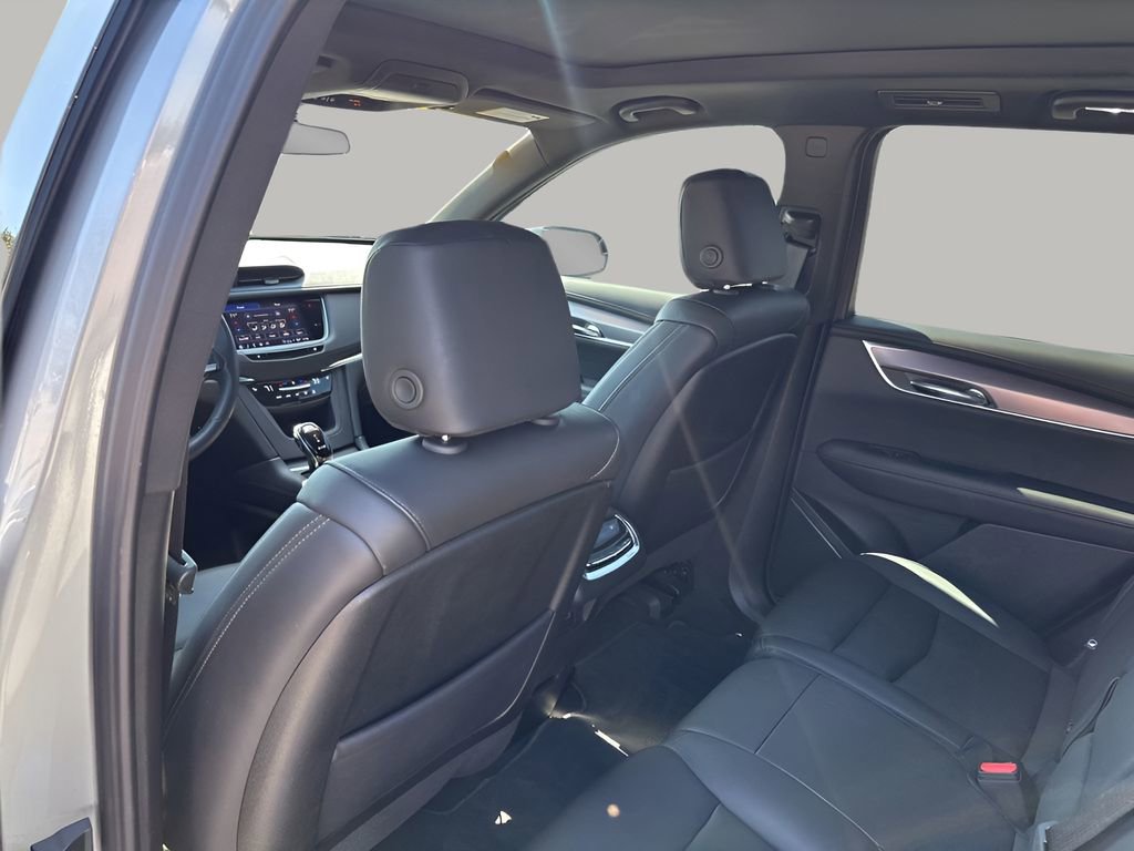 New 2025 Cadillac XT6 Luxury image 18