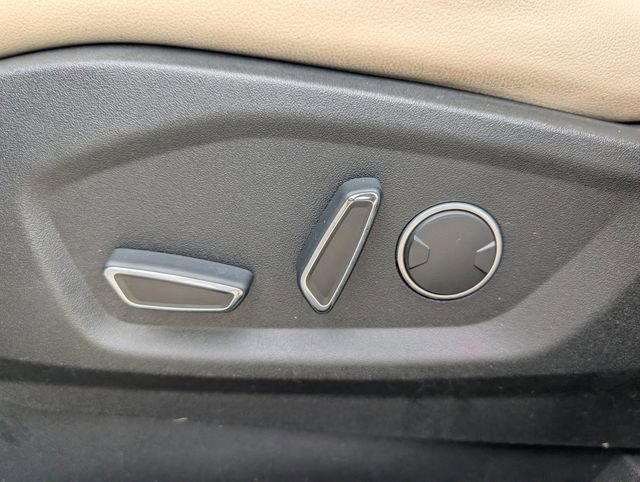 Used 2018 Ford Edge Titanium w/ Equipment Group 301A FWD image 25