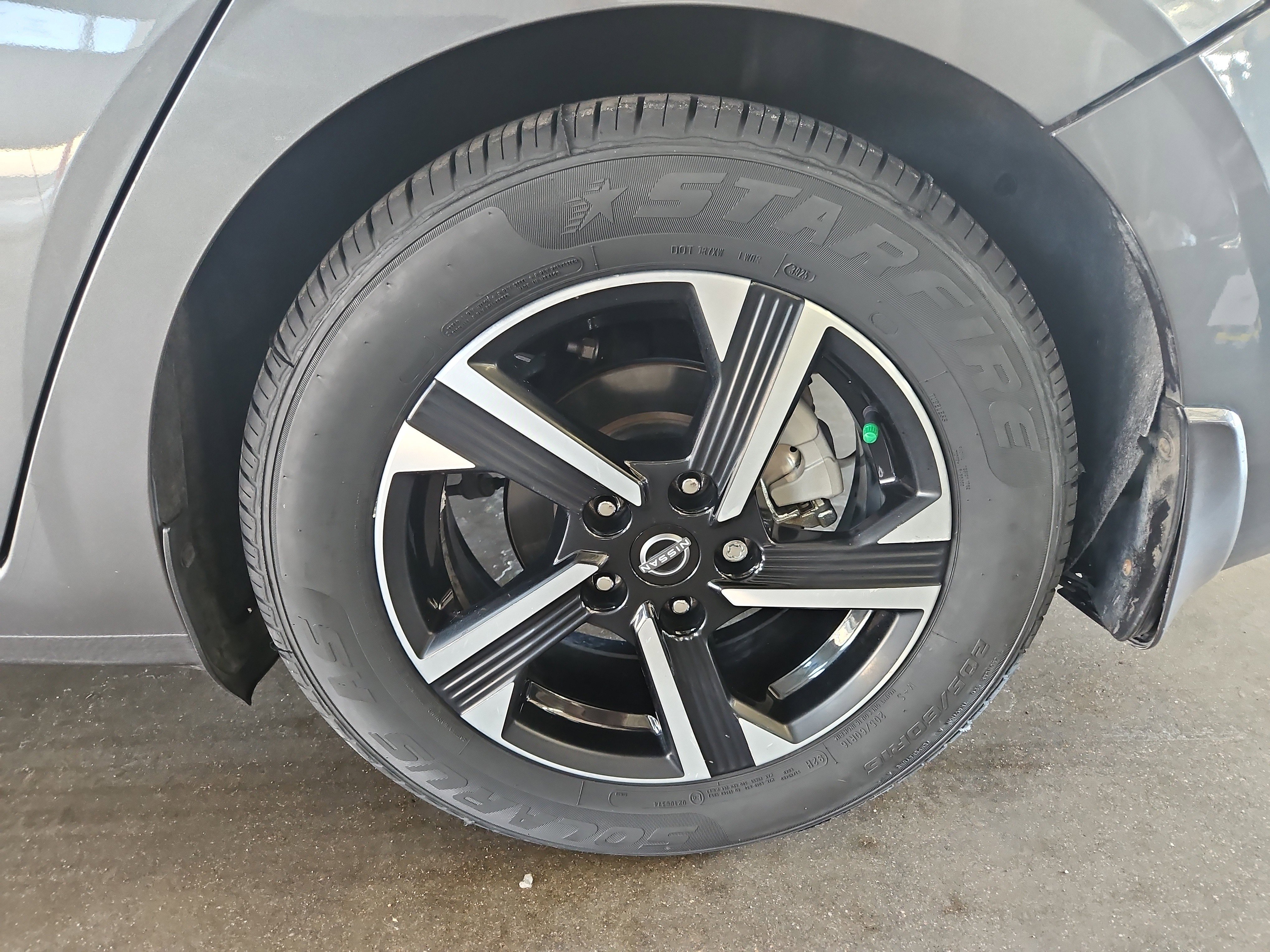 Used 2024 Nissan Sentra SV FWD image 22