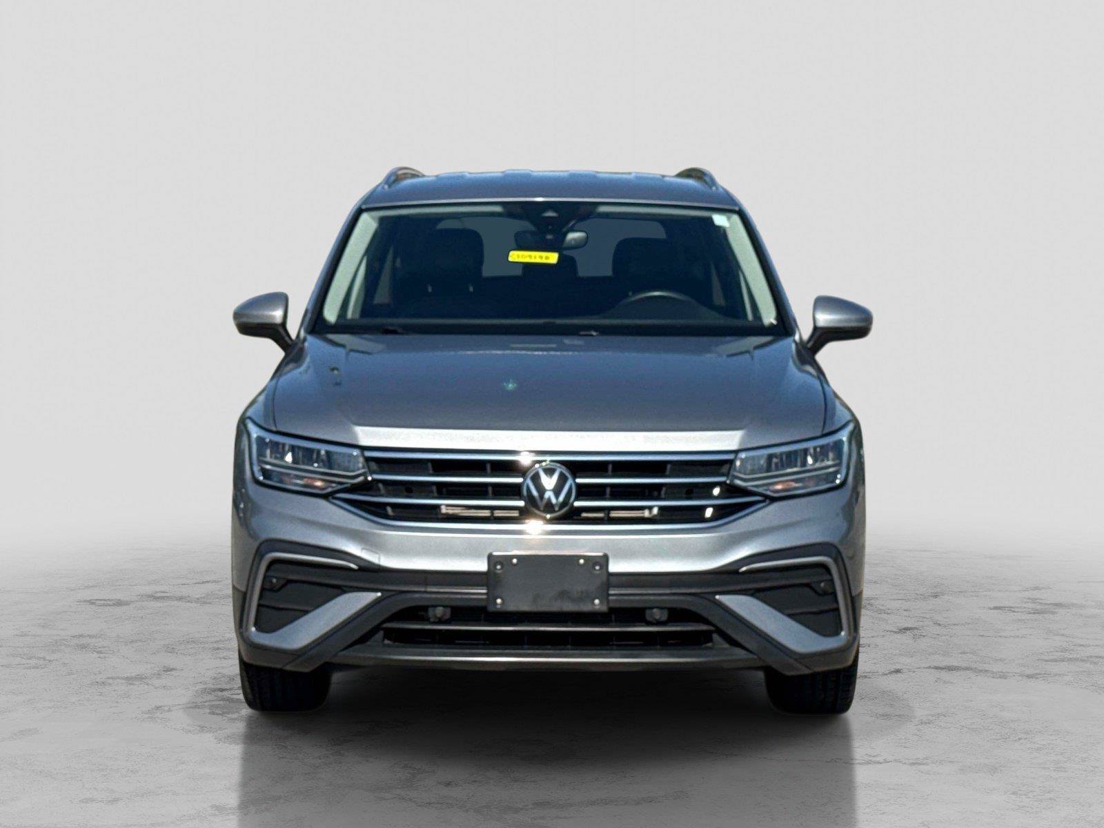 Used 2024 Volkswagen Tiguan SE AWD/4WD image 2