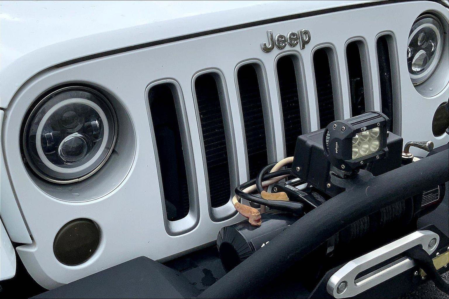 Used 2016 Jeep Wrangler Unlimited Sahara w/ Dual Top Group image 26