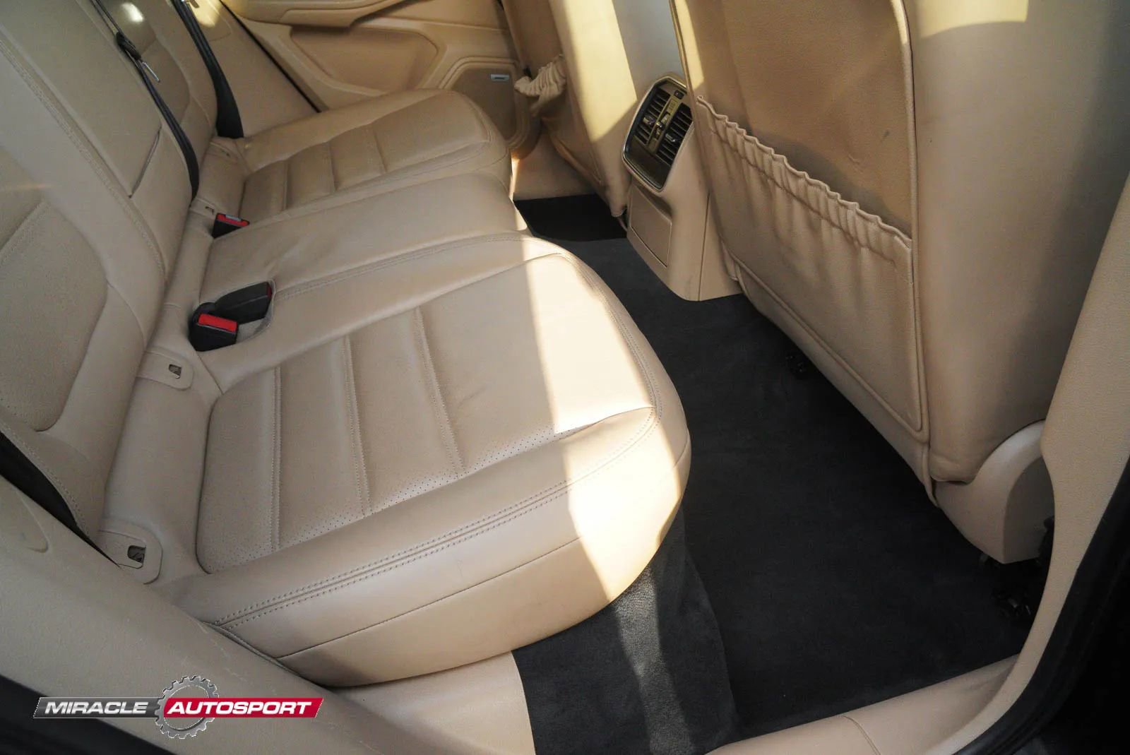 Used 2017 Porsche Macan Turbo image 38