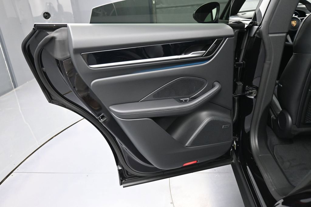 New 2026 Porsche Macan 4 Electric AWD/4WD image 22