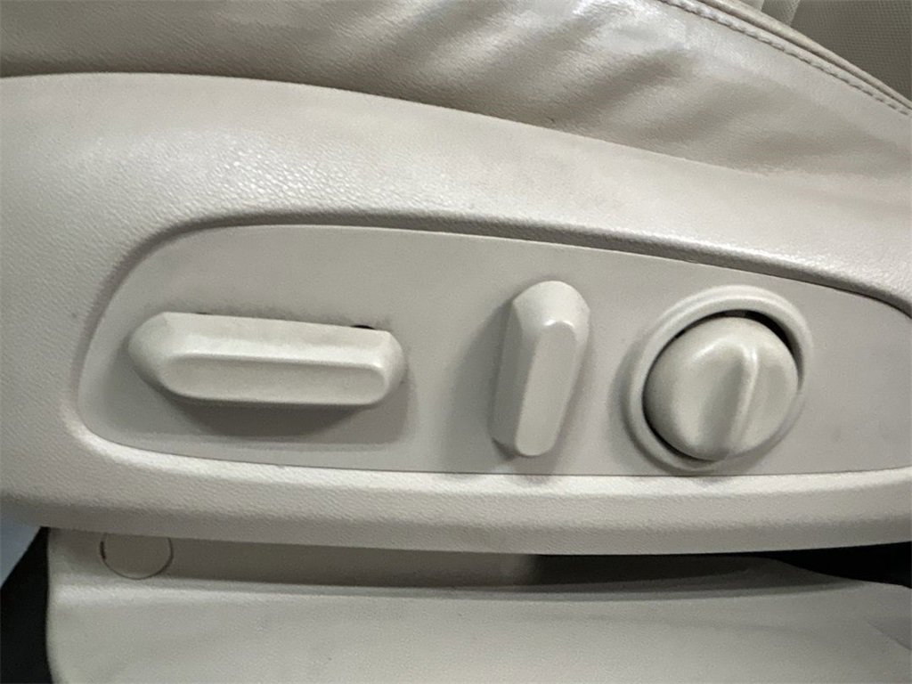 Used 2020 Buick Enclave Essence image 12