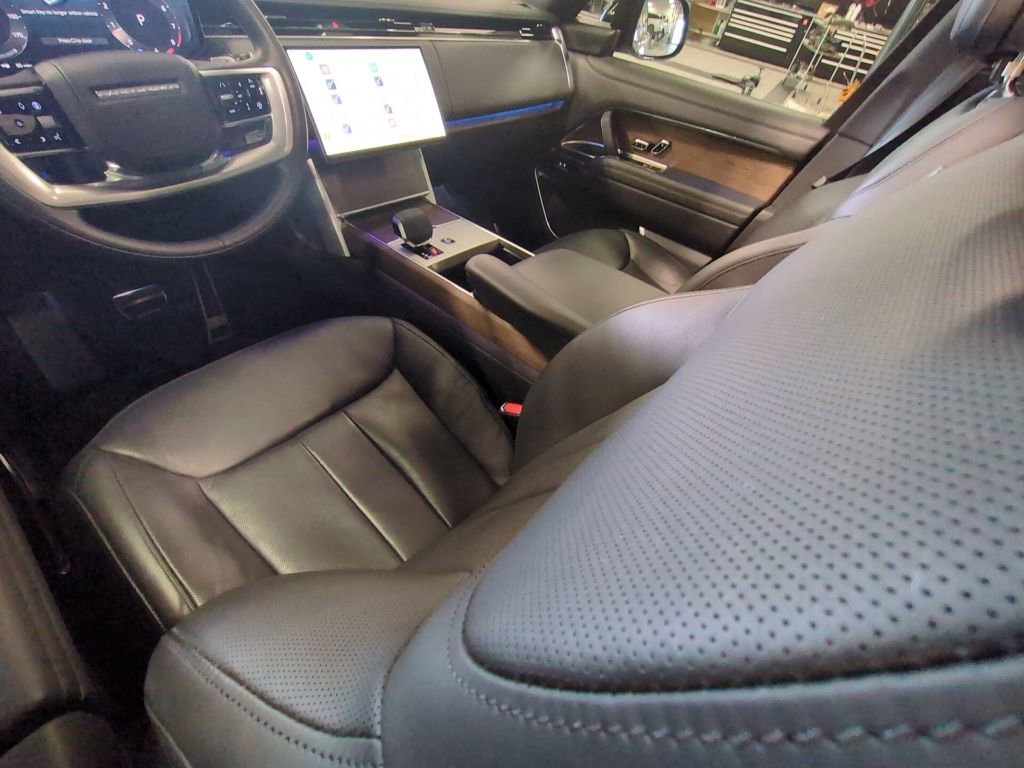Used 2025 Land Rover Range Rover SE AWD/4WD image 20