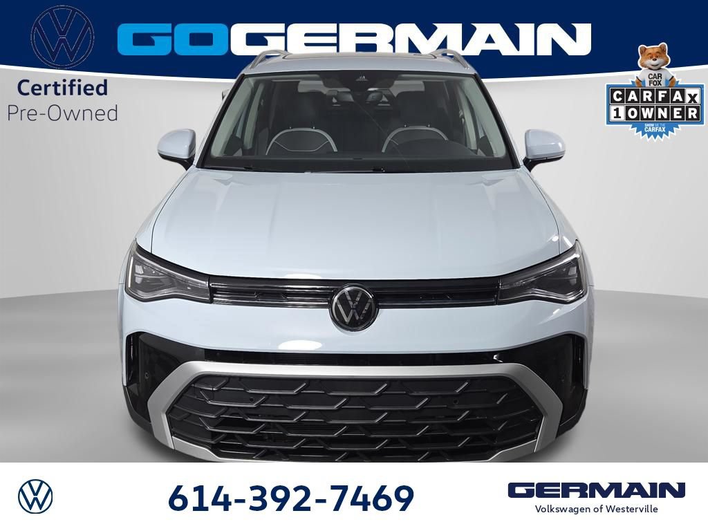 Certified 2025 Volkswagen Taos SE w/ Panoramic Sunroof Package AWD/4WD image 2