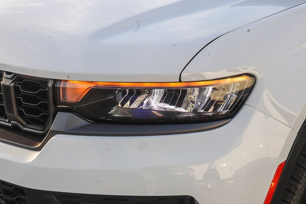 New 2026 Jeep Grand Cherokee Altitude AWD/4WD image 5