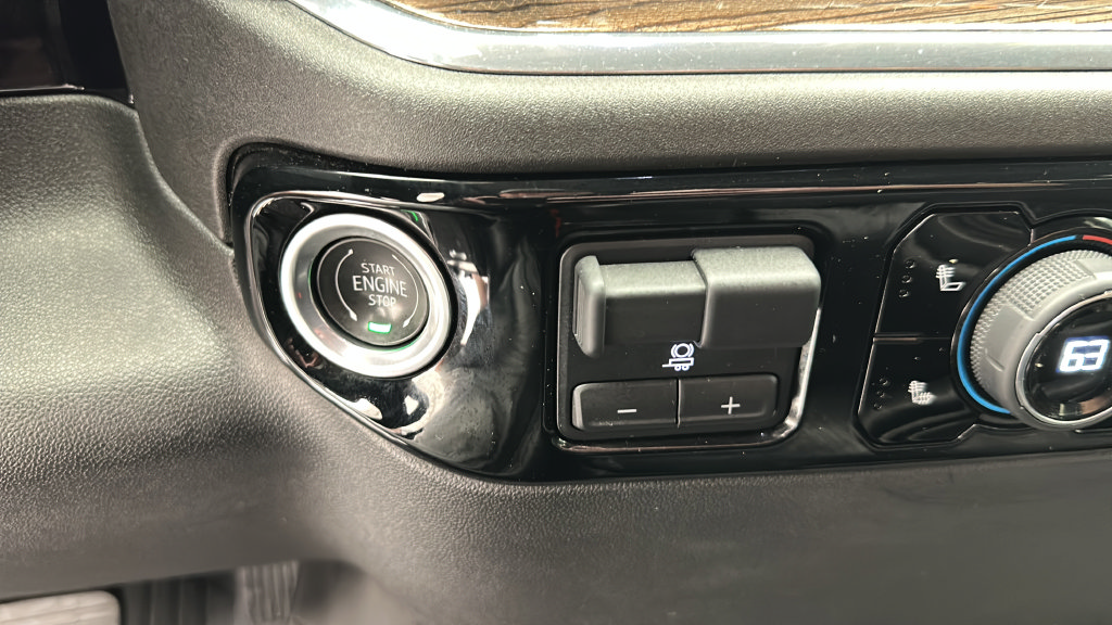 Used 2023 Chevrolet Silverado 1500 LT AWD/4WD image 22