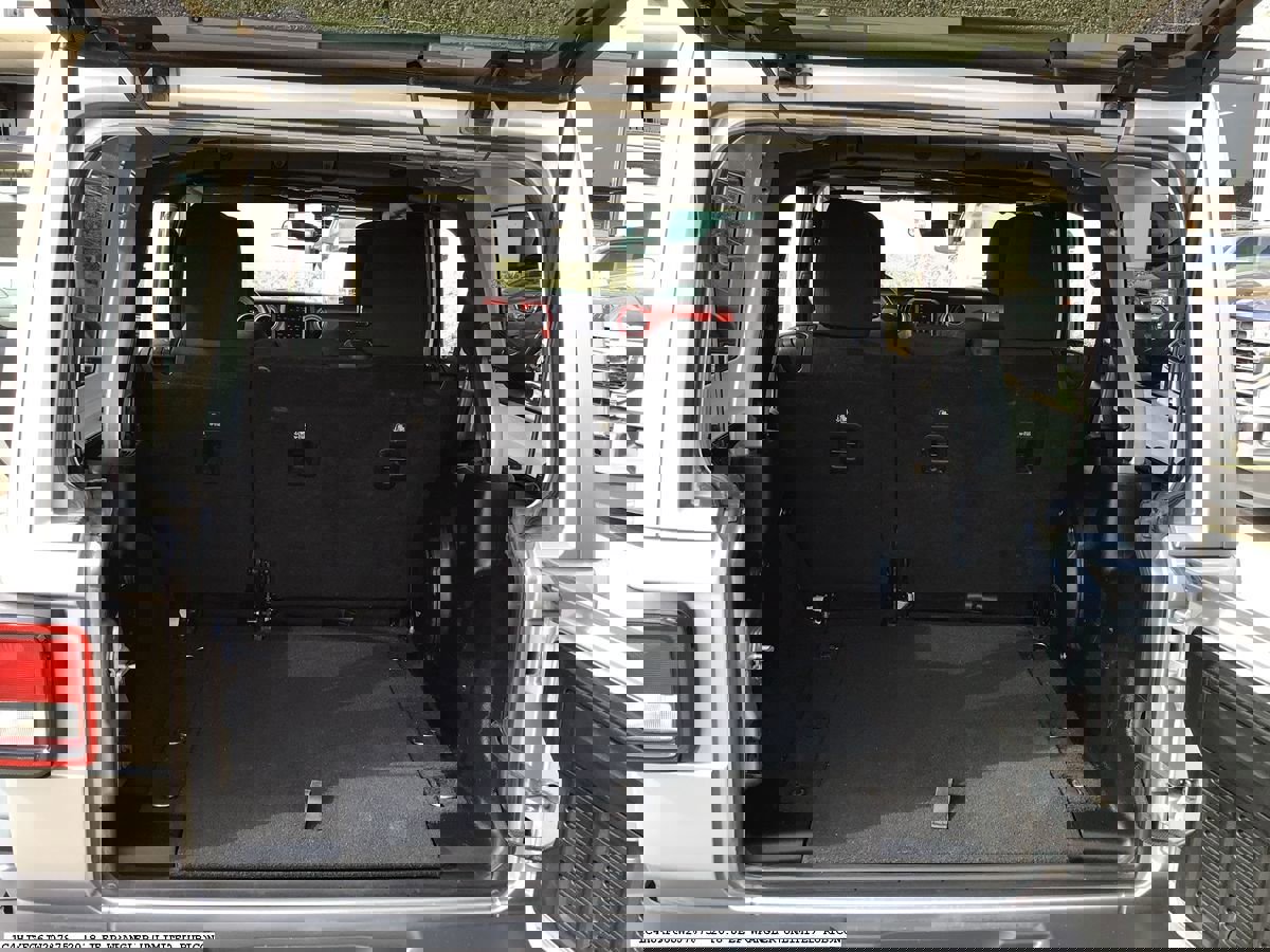 Used 2018 Jeep Wrangler Unlimited Rubicon image 14