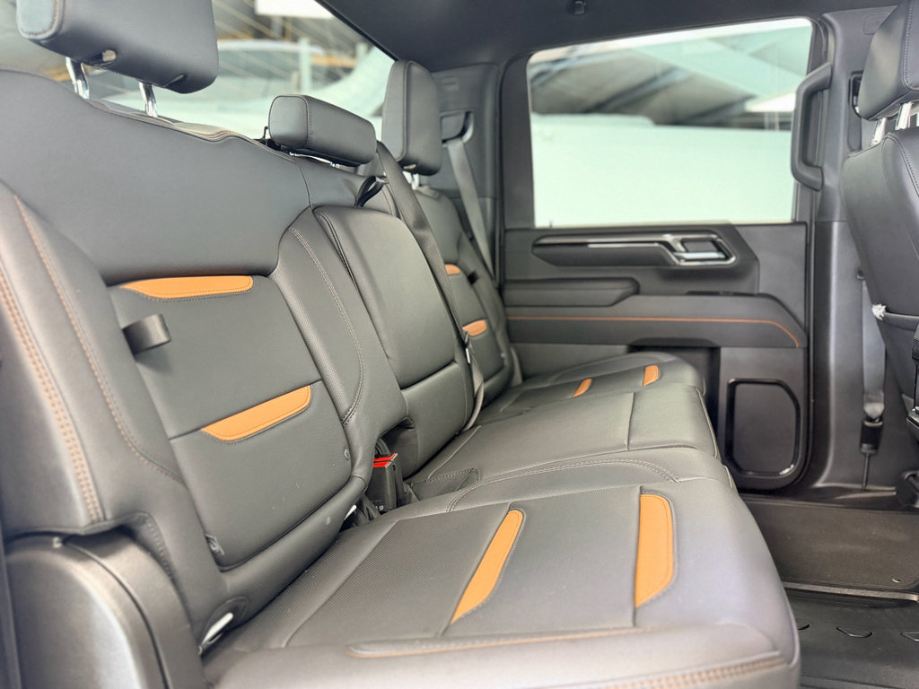 Used 2025 GMC Sierra 2500 AT4 image 33
