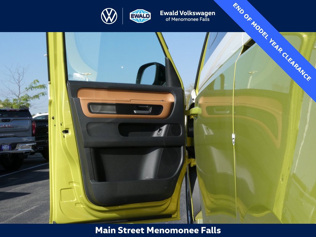 New 2025 Volkswagen ID. Buzz Pro S Plus image 27