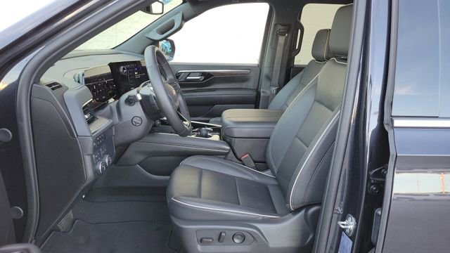 Used 2025 Chevrolet Suburban Premier image 11