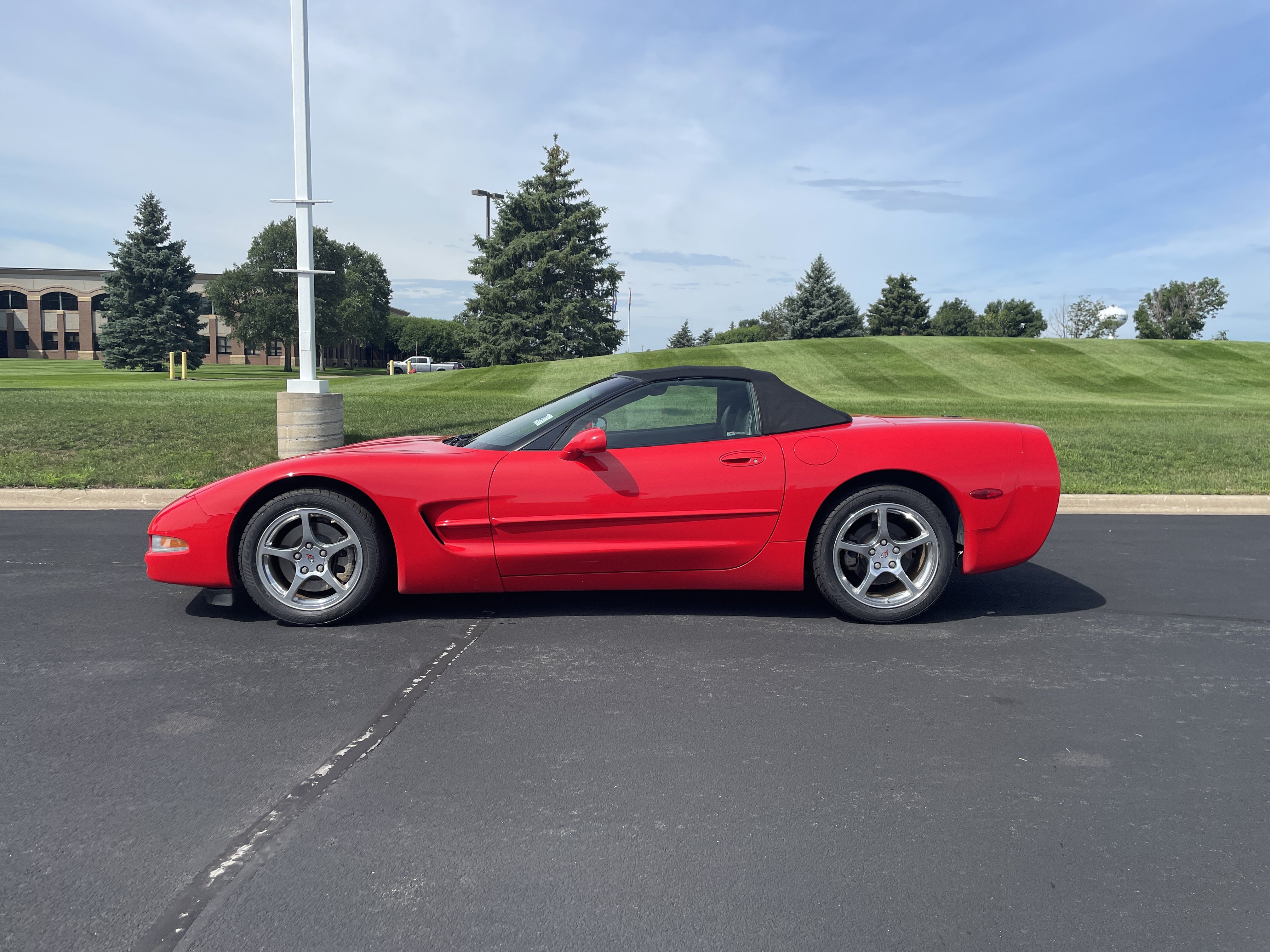 Used 2001 Chevrolet Corvette Convertible w/ Preferred Equipment Group2 RWD image 2