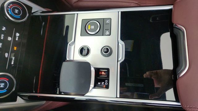 Used 2023 Land Rover Range Rover SE image 49