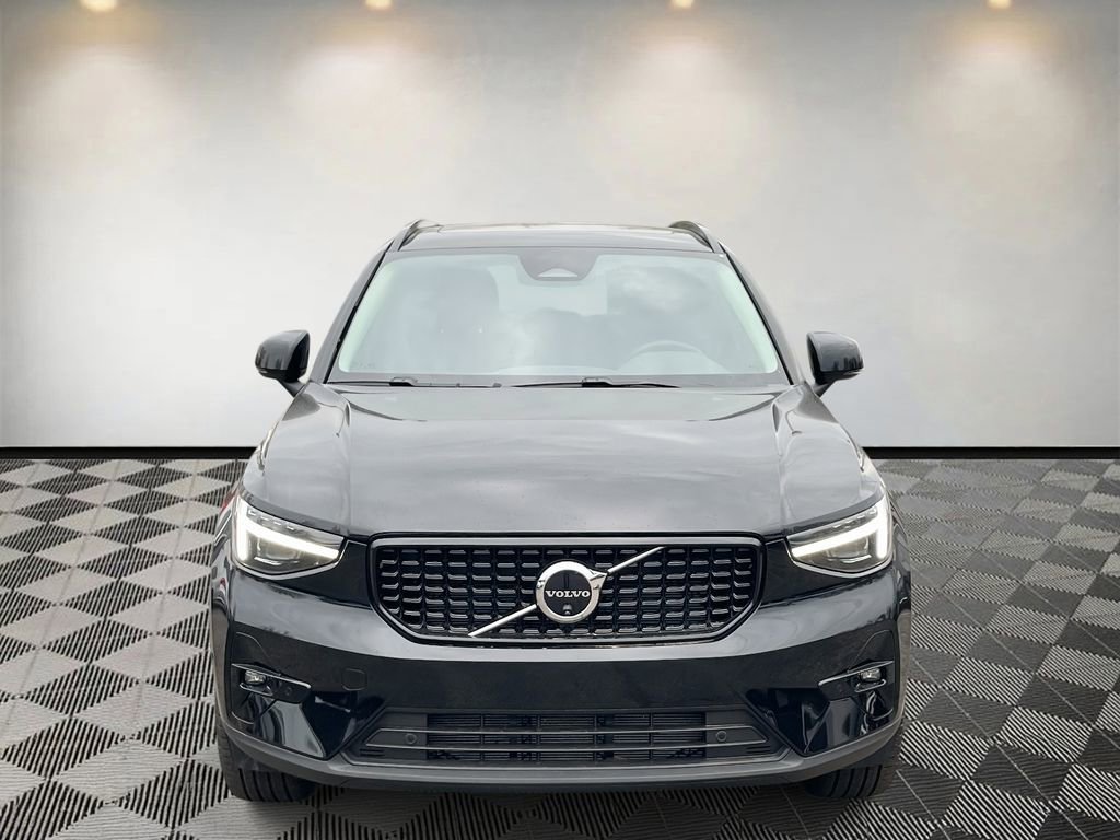 Used 2025 Volvo XC40 B5 Plus w/ Protection Package Premier image 8