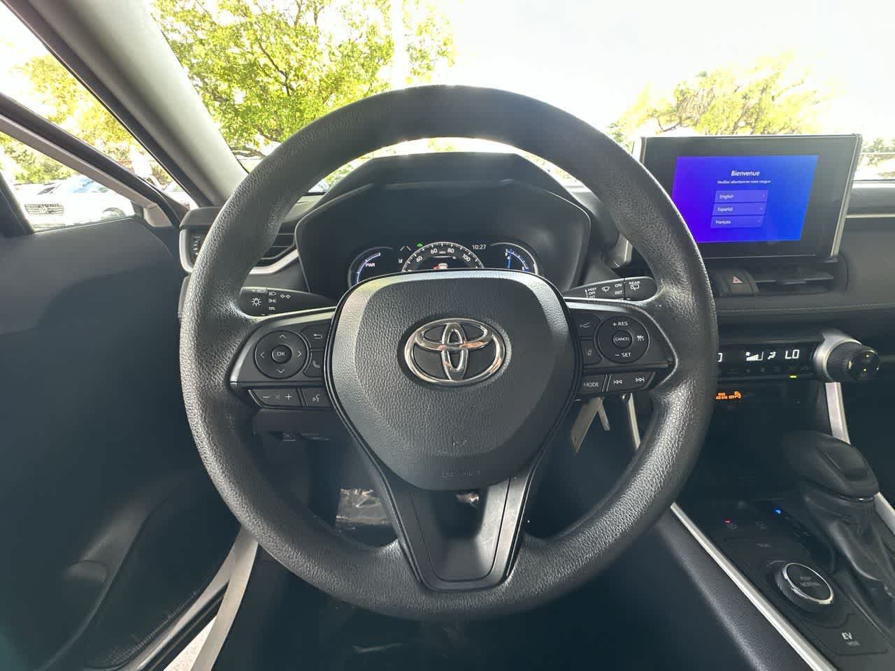 Used 2025 Toyota RAV4 LE AWD/4WD image 15