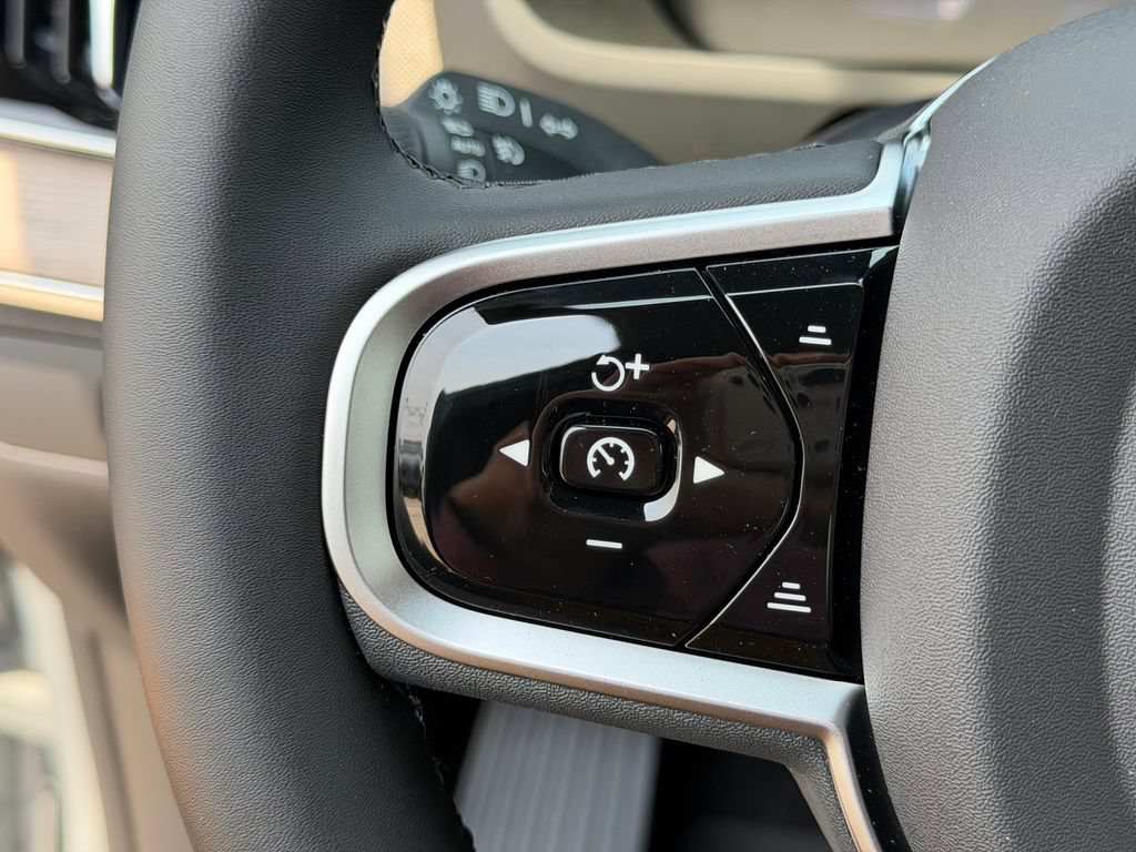 New 2026 Volvo XC90 T8 Plus w/ Protection Package Premier AWD/4WD image 20