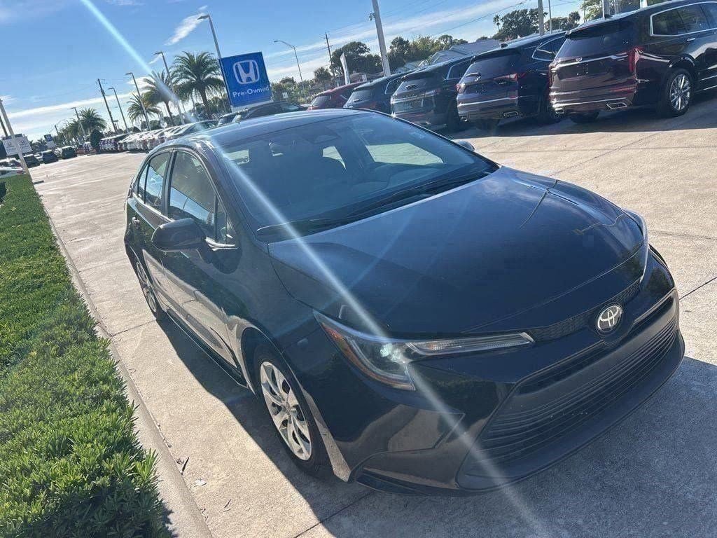Used 2024 Toyota Corolla LE image 3