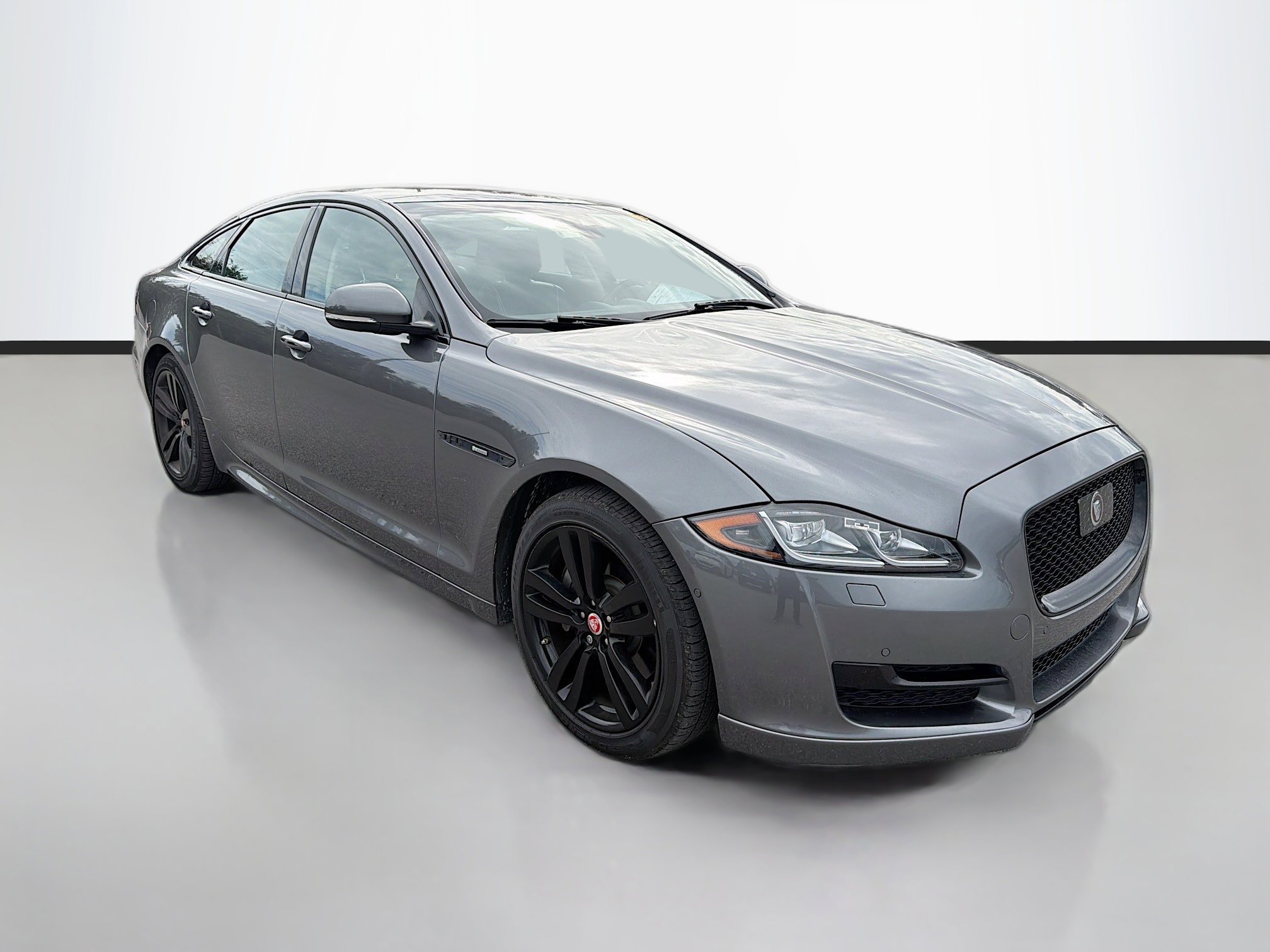 Used 2019 Jaguar XJ R-Sport image 7