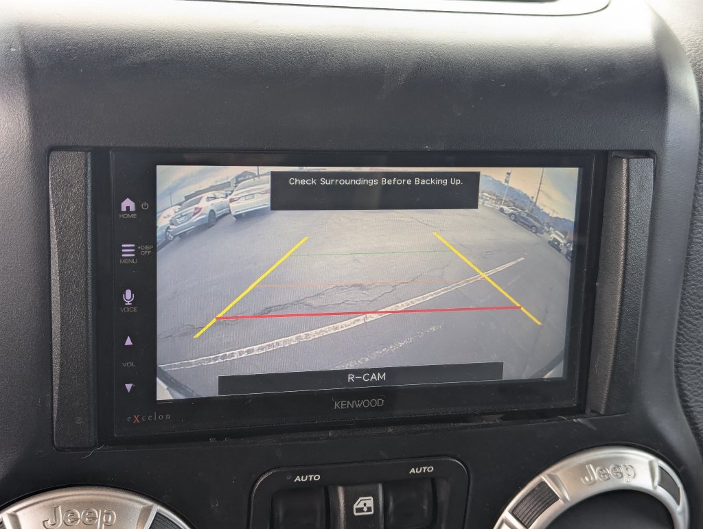 Used 2015 Jeep Wrangler Unlimited Sahara w/ Connectivity Group AWD/4WD image 17
