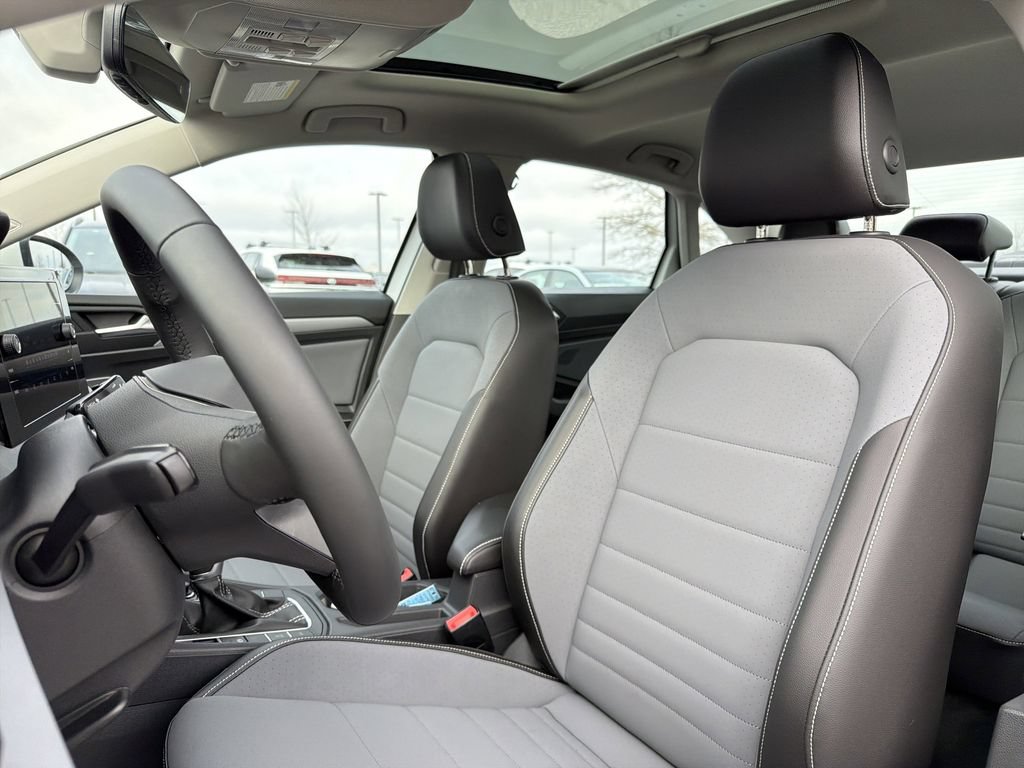 New 2026 Volkswagen Jetta SE FWD image 12