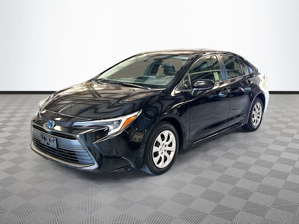 Used 2024 Toyota Corolla LE FWD image 3