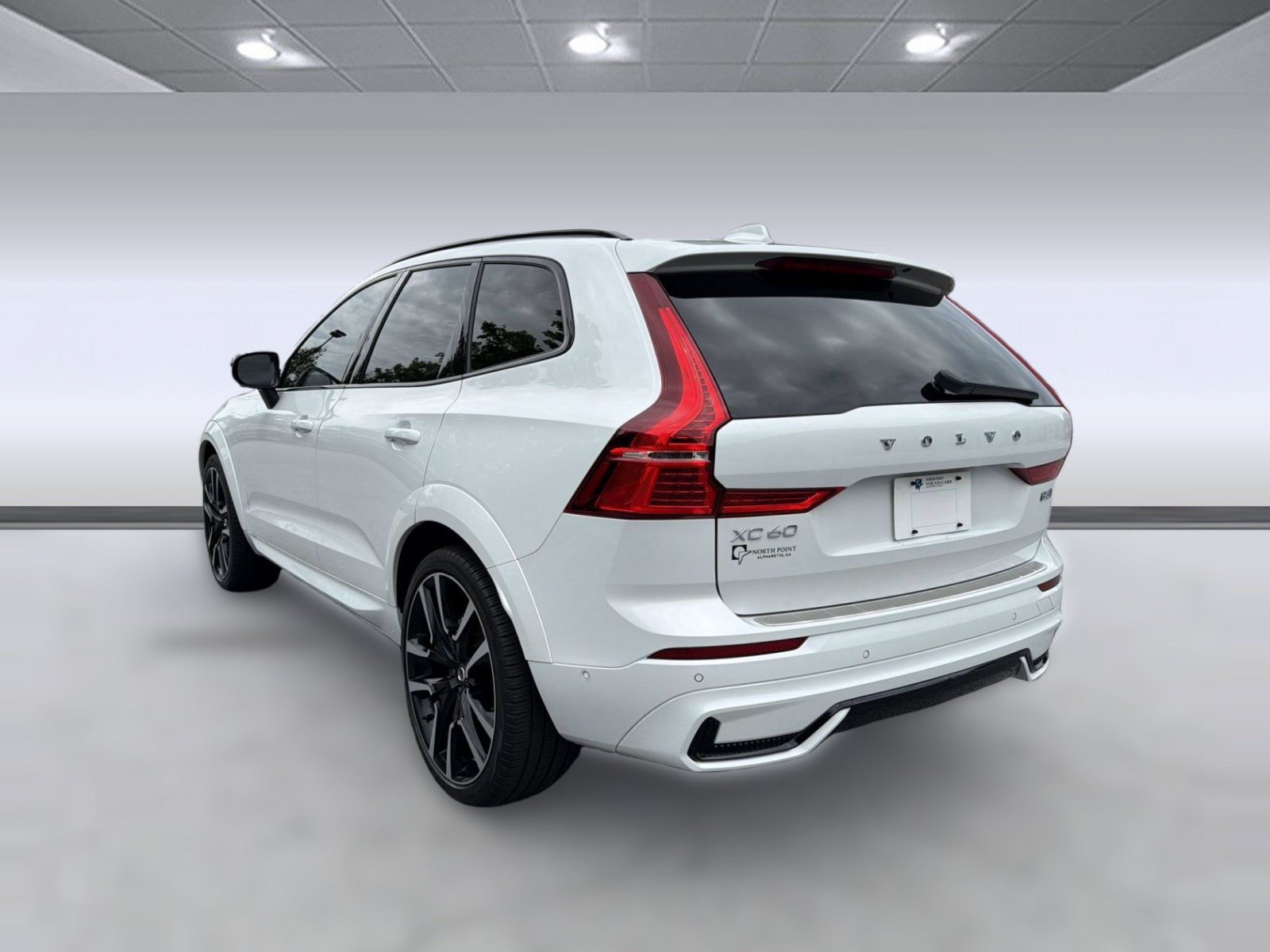 Certified 2024 Volvo XC60 B5 Ultimate w/ Protection Package Premier AWD/4WD image 3