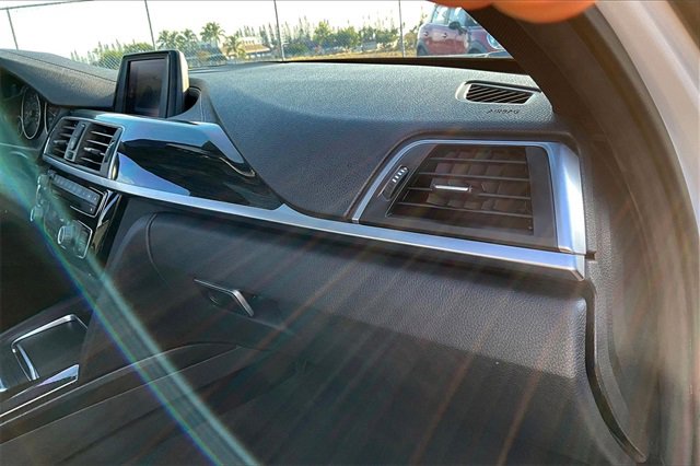 Used 2018 BMW 330e w/ Convenience Package image 16