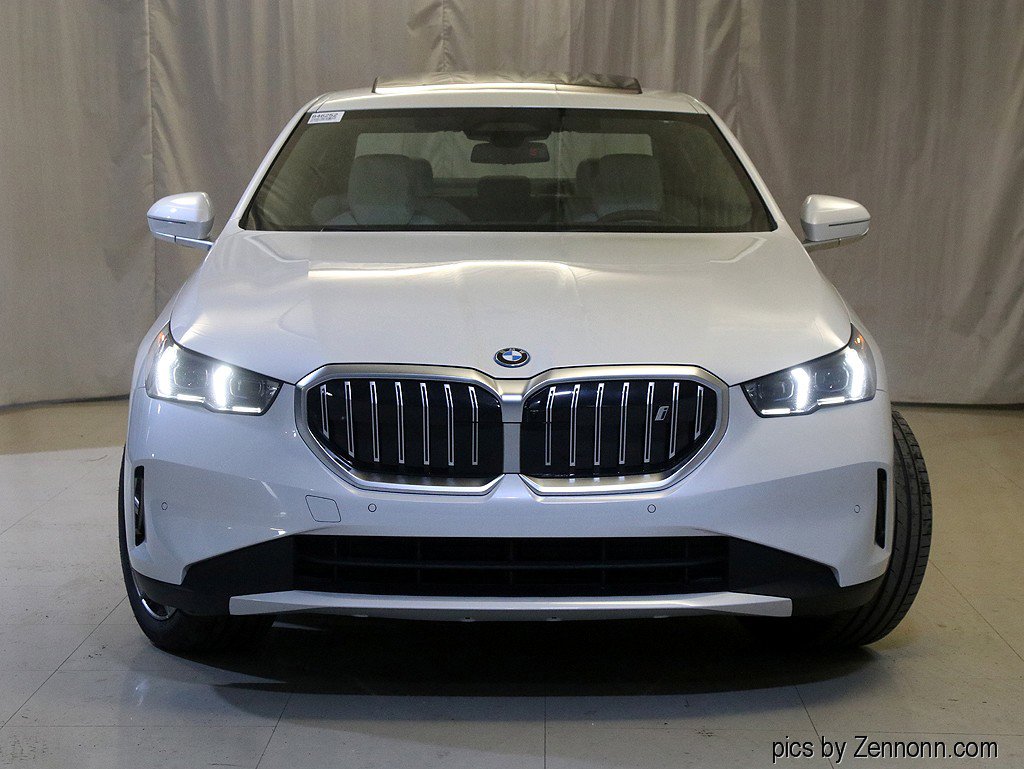 Used 2025 BMW i5 xDrive40 w/ Premium Package image 5