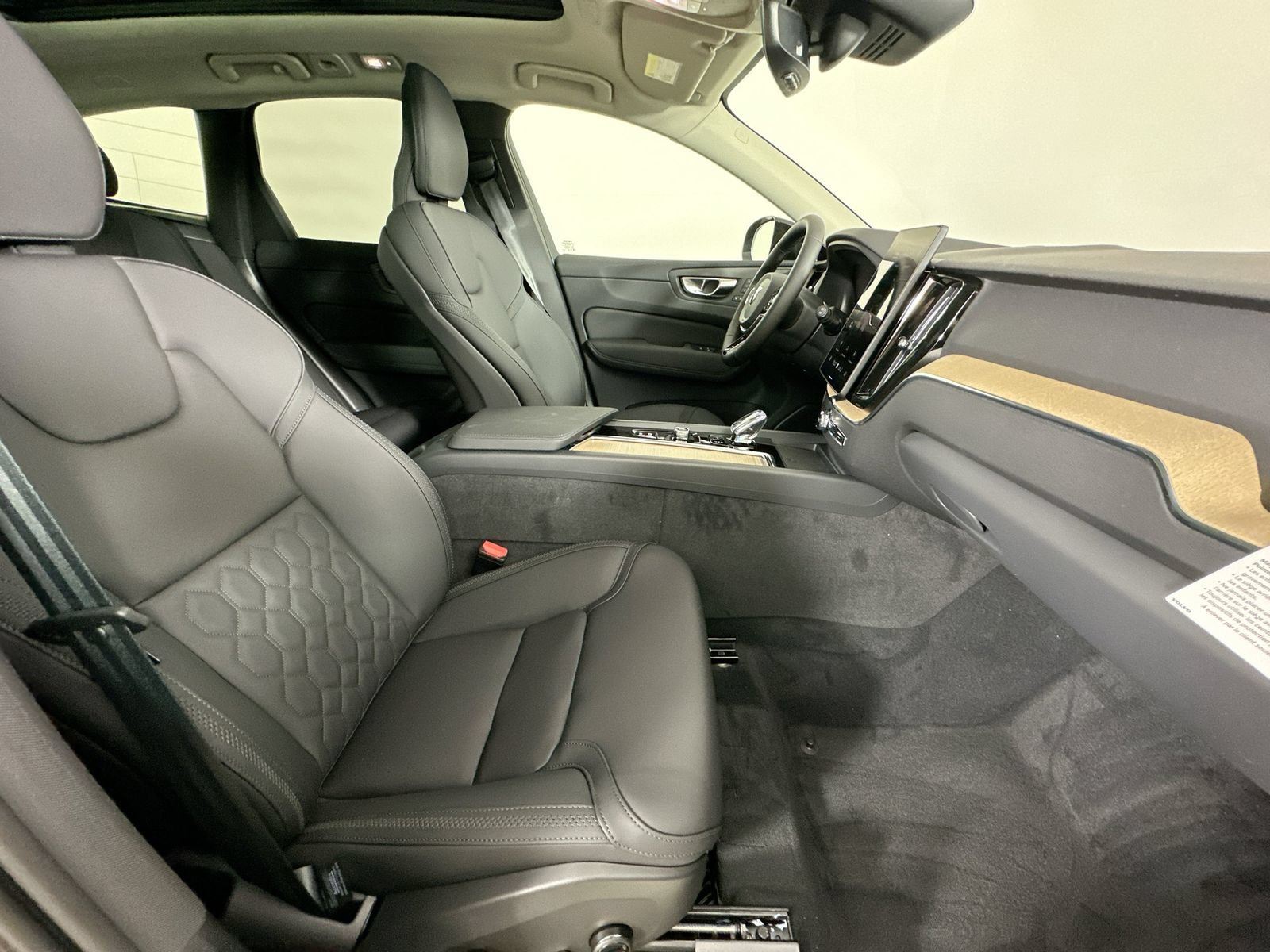 New 2026 Volvo XC60 T8 Plus w/ Protection Package Premier AWD/4WD image 42