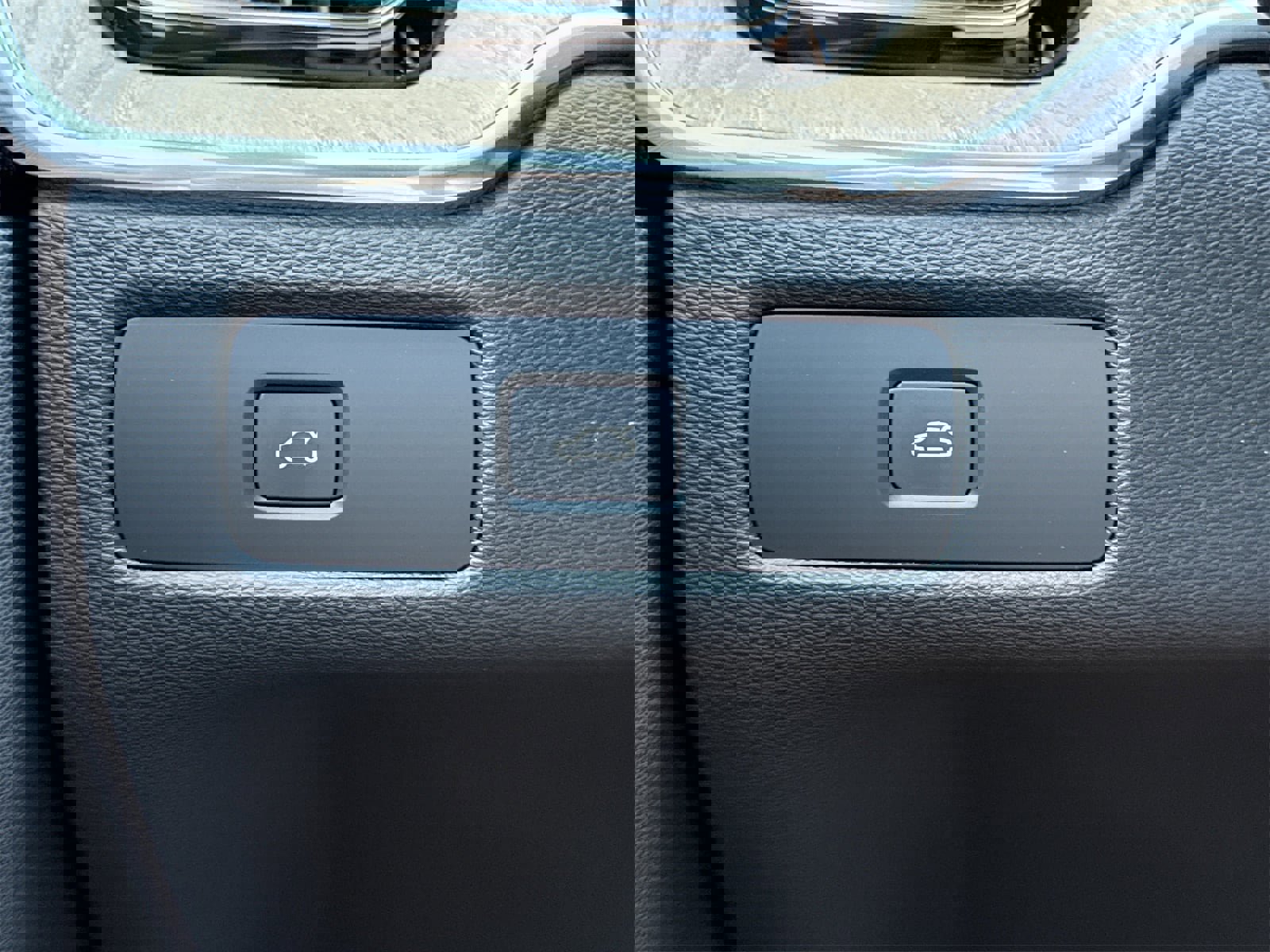 New 2026 Volvo XC60 B5 Plus w/ Protection Package Premier image 20