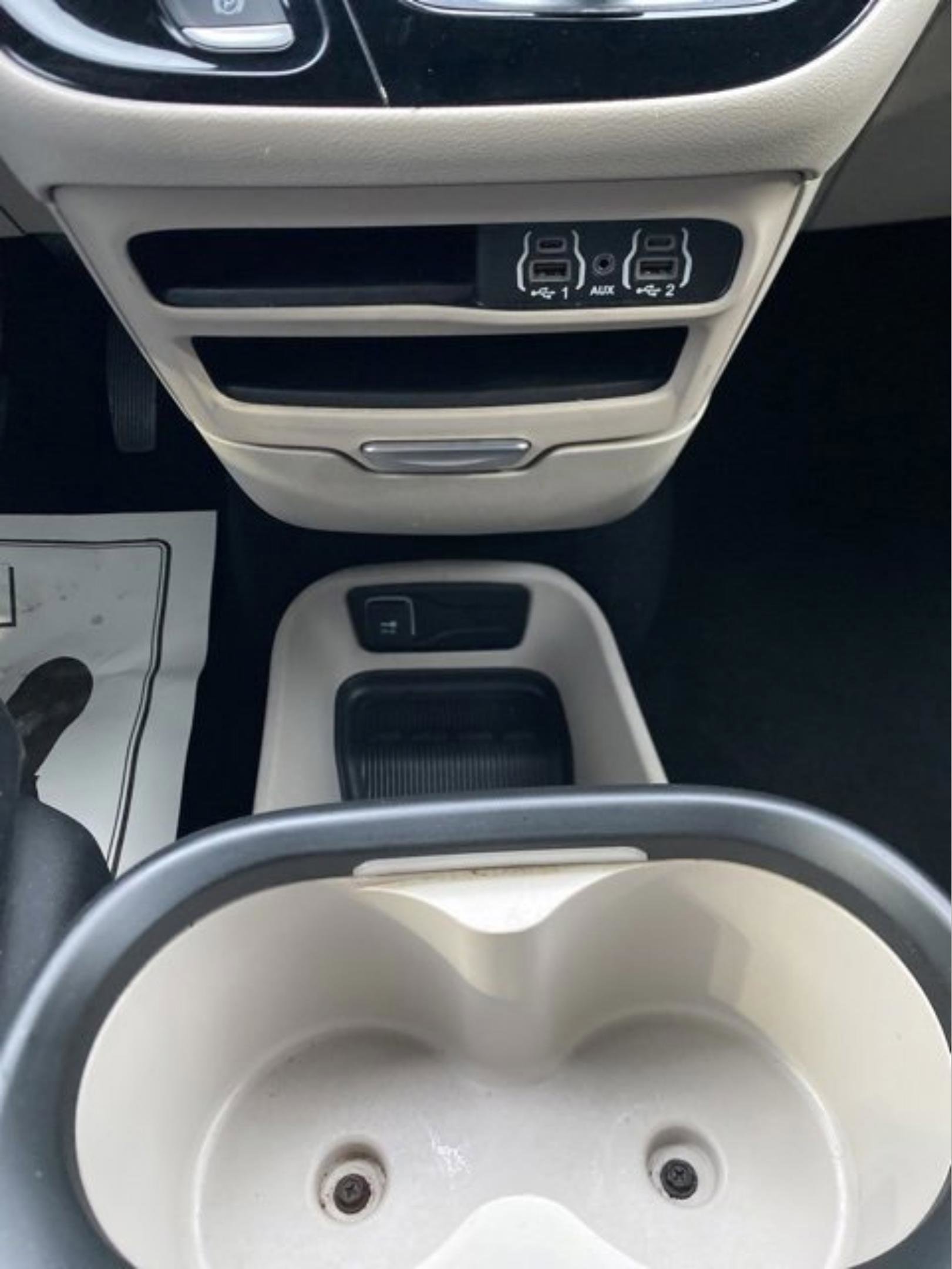 Used 2023 Chrysler Pacifica Touring-L image 24