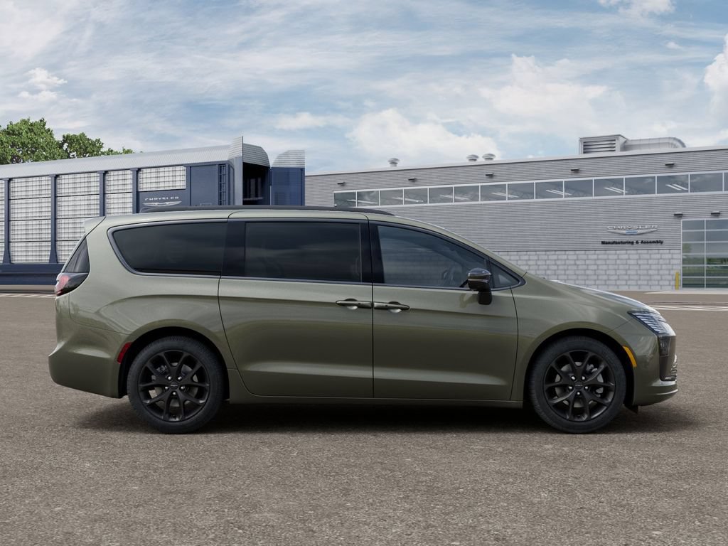 New 2027 Chrysler Pacifica Limited AWD/4WD image 22