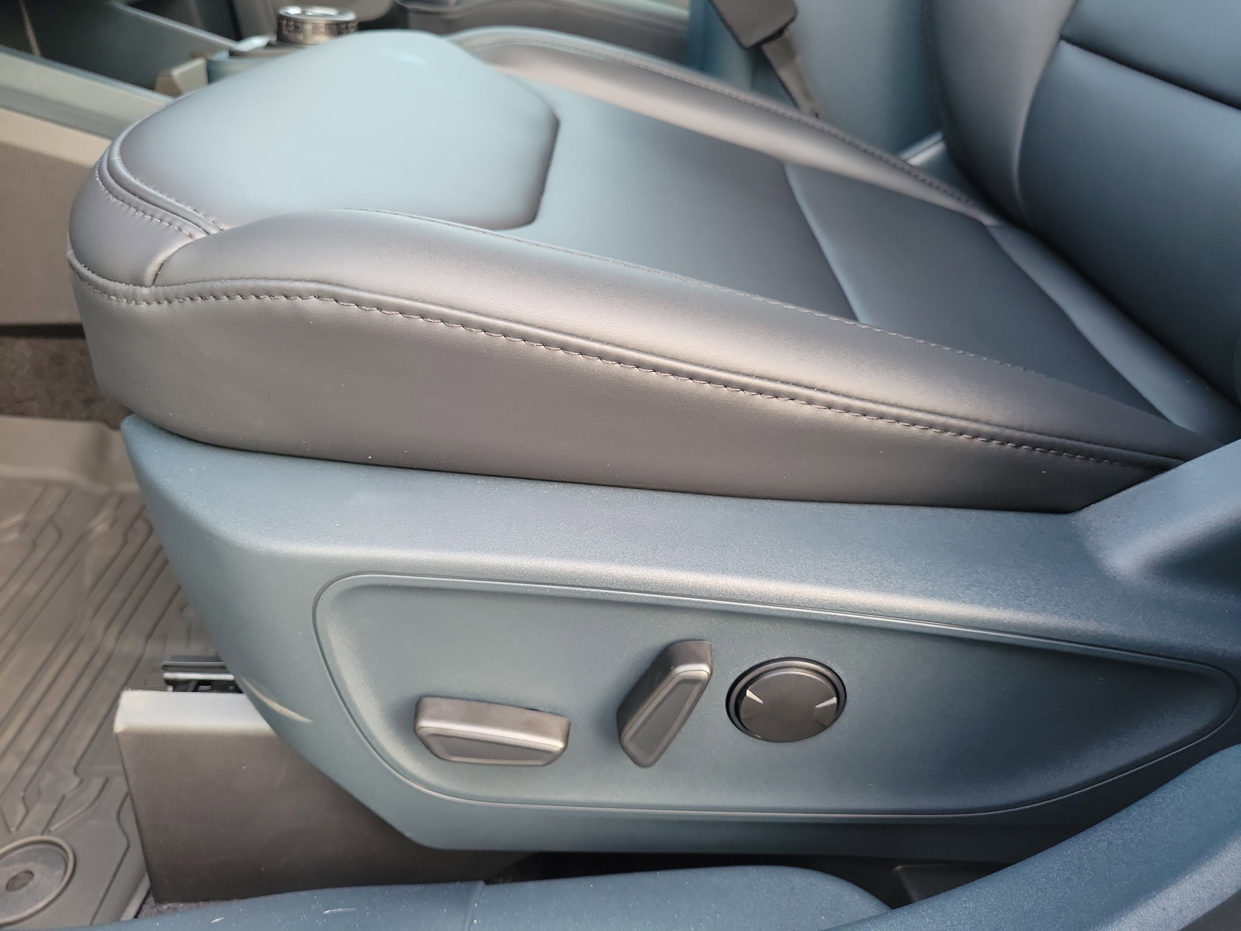 New 2025 Ford Maverick Lariat w/ Black Appearance Package image 18