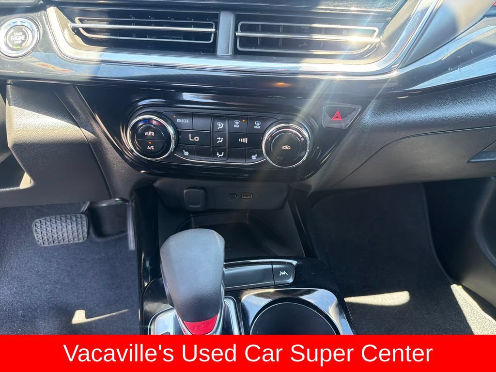 Used 2025 Chevrolet Trax RS w/ Sunroof Package FWD image 18