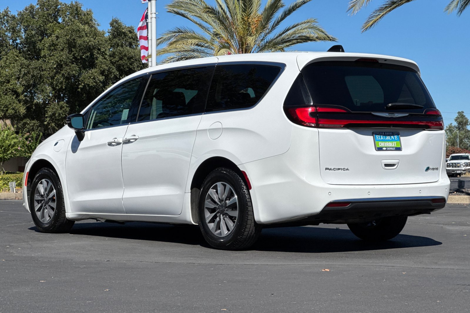 Used 2024 Chrysler Pacifica Limited FWD image 5