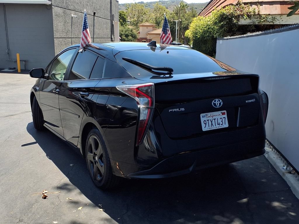 Used 2016 Toyota Prius Three Touring w/ Preferred Accessory Package FWD image 5